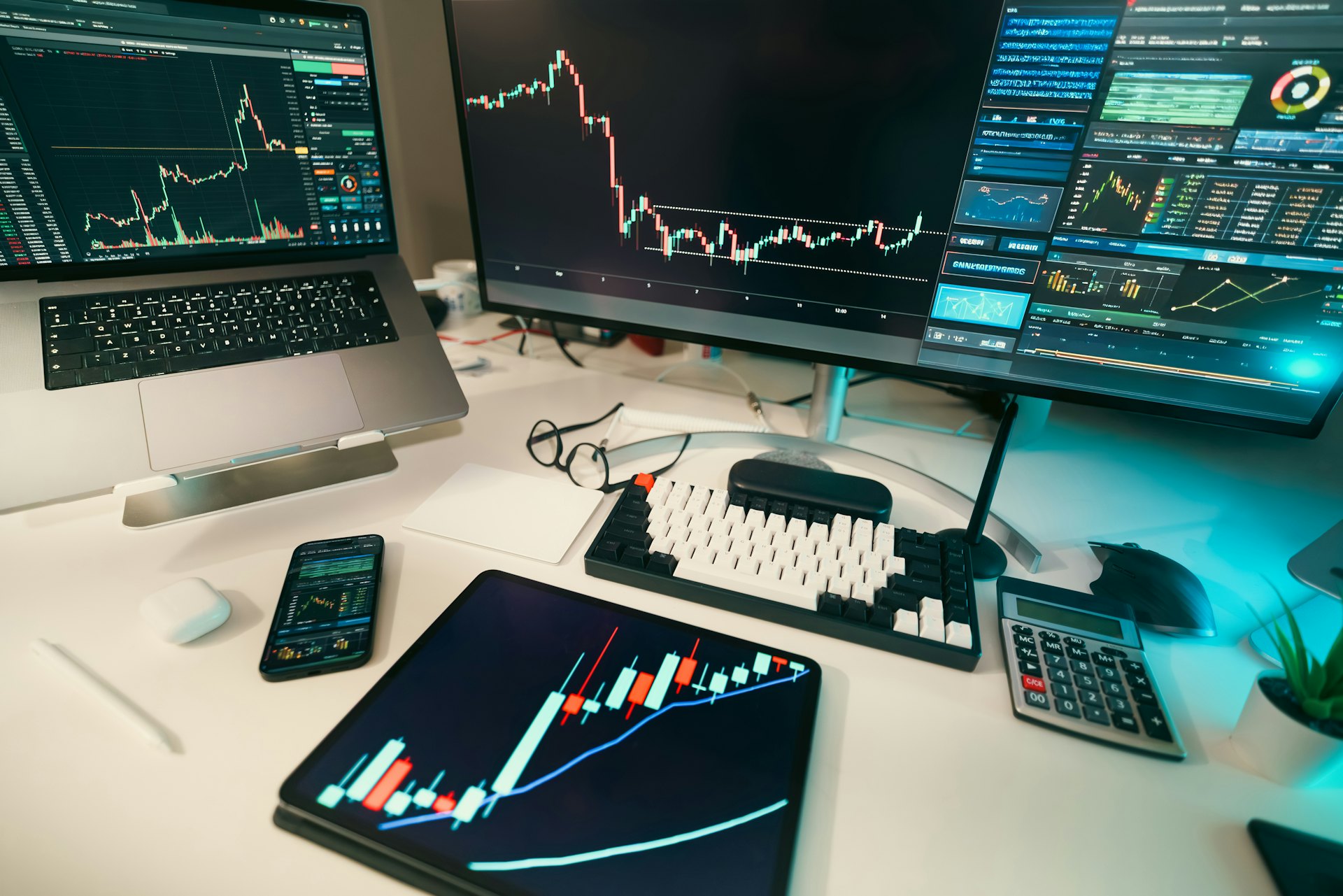 Multiple screens showing live queue analytics in a real-time command center
